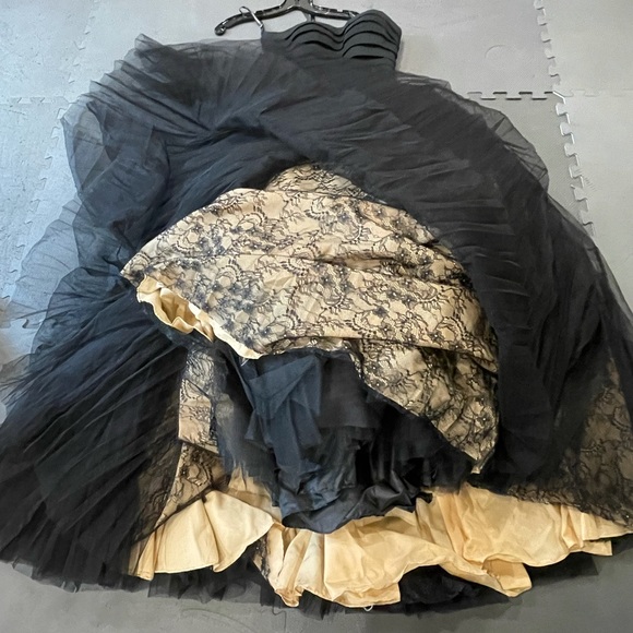 Evening dress. - Picture 3 of 5